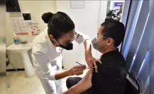 Secretario de Salud descarta riesgos para personas vacunadas con AstraZeneca