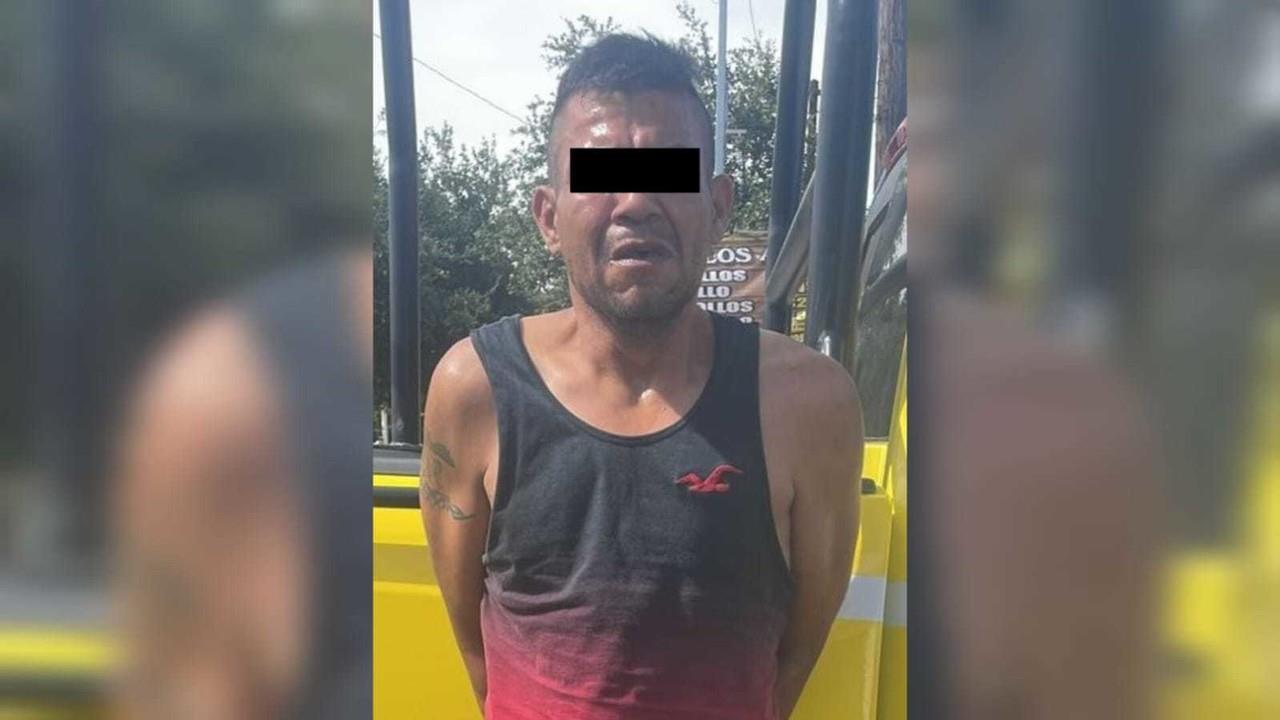 Policías detienen a hombre exhibicionista en colonia 10 de marzo. Foto. Policía de Monterrey