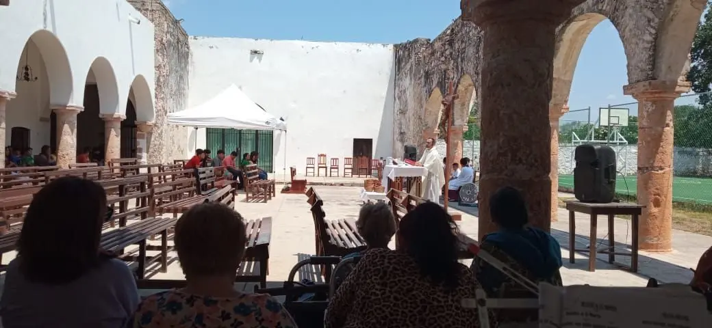 Cambio de sede para la comunidad De la Iglesia, San Juan Bautista de la sultana de la sierra, debido al reciente derrumbe. Foto: Irving Gil