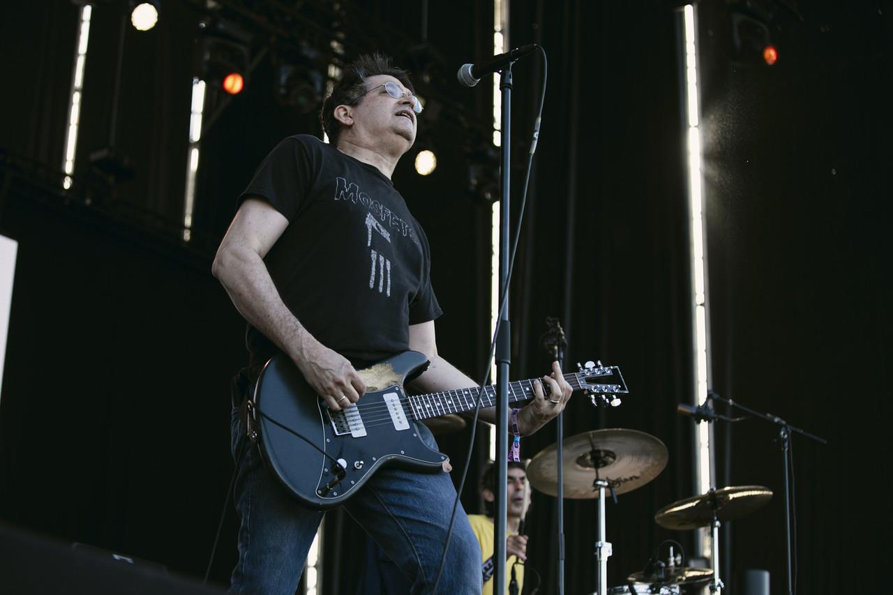 Steve Albini tocando en un festival de música. Foto: @Primavera_Sound