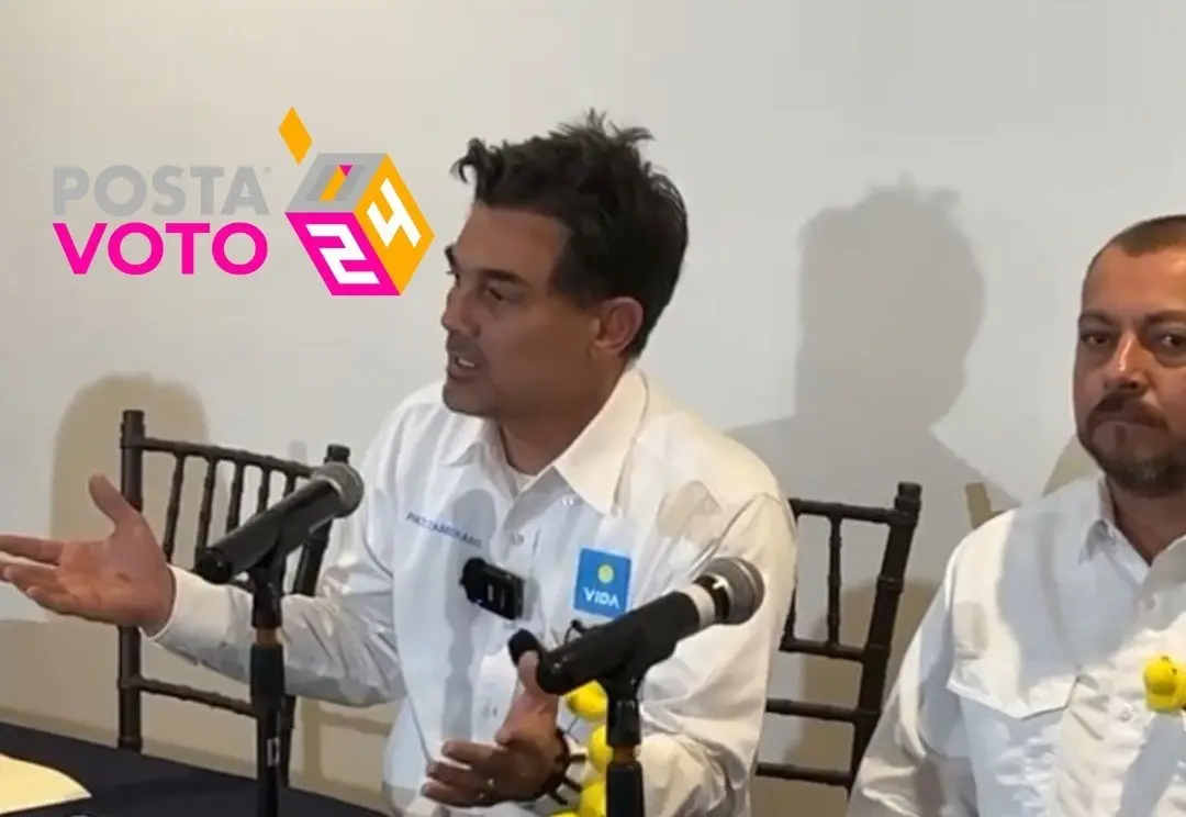 Pato Zambrano en entrevista con medios de comunicación para aclarar su situación. Foto: Armando Galicia.
