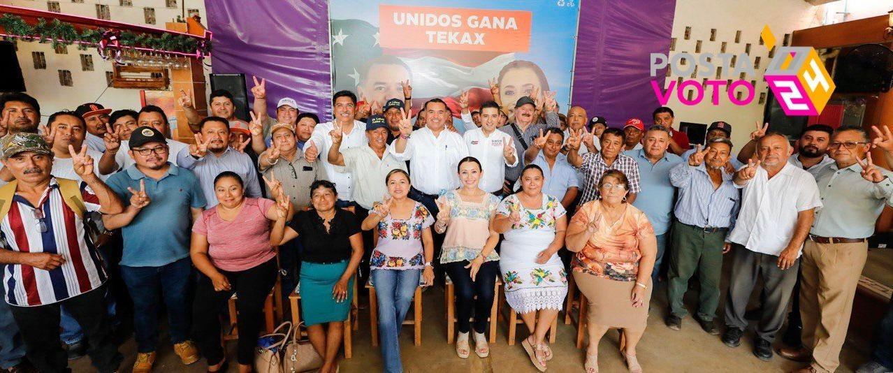 Renán Barrera con representantes del sector agrícola en Tekax, Yucatán. Foto: Cortesía
