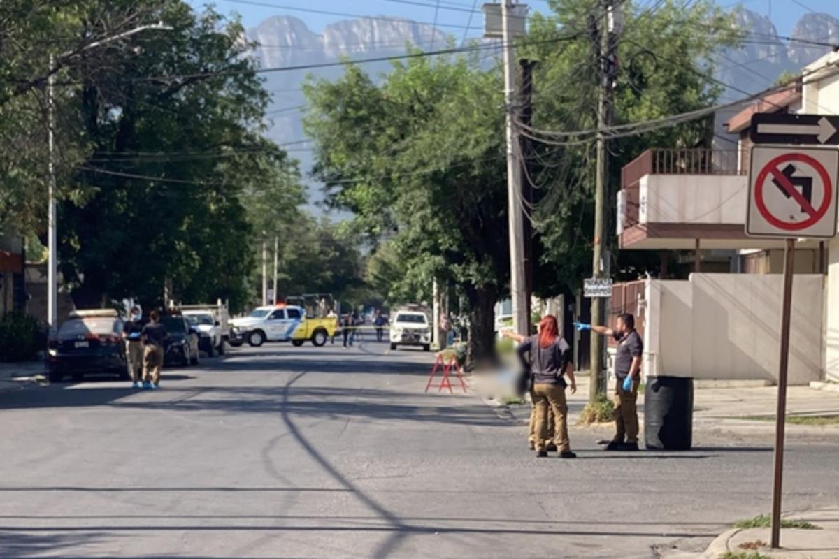 Cuerpo hallado sin vida en avenida Gonzalitos, Monterrey. Foto tomada de: X @VoxPopuliNoti