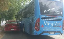 Caos en el tráfico de Mérida por accidente entre Va y Ven y Mazda