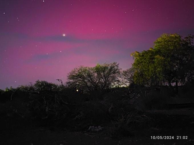 Aurora boreal desde Cd Obregón en Sonora, Foto: X (Twitter) @TheMaxiArte