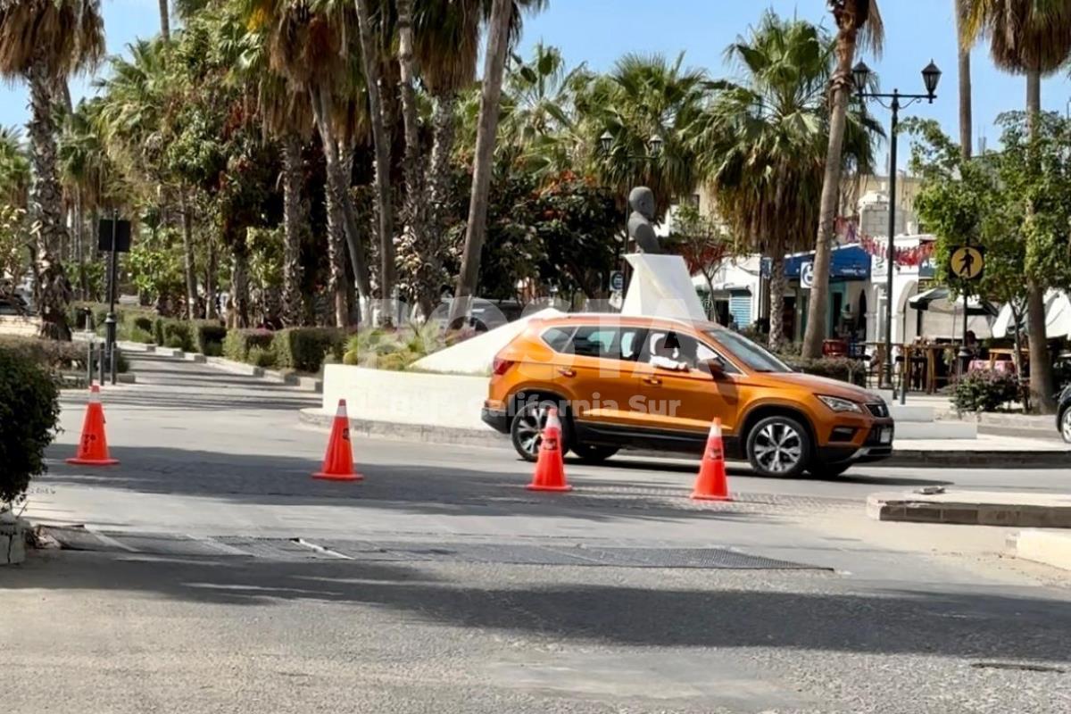 Bloquean docentes oficinas del gobierno del estado en Los Cabos