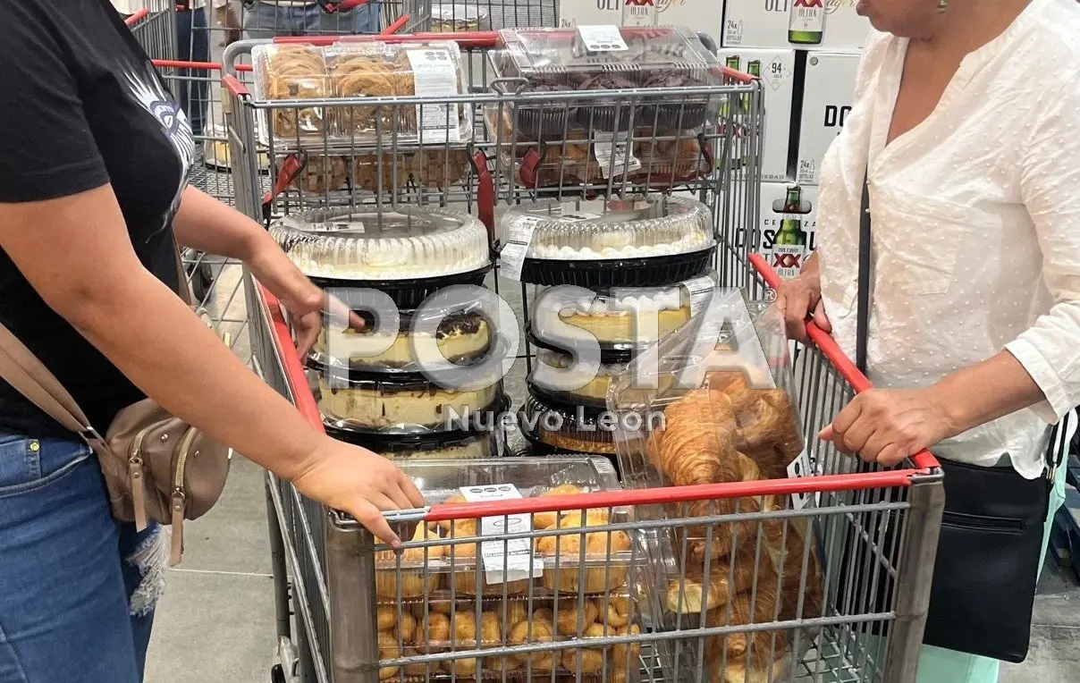 ¡Corre! Ya se están acabando los pasteles en Costco para mamá
