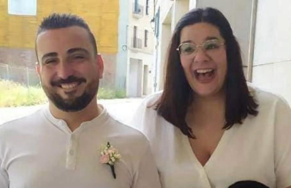 El hombre de nombre Adrián, con su pareja durante sus vacaciones en Cancún. Foto: PorEsto.