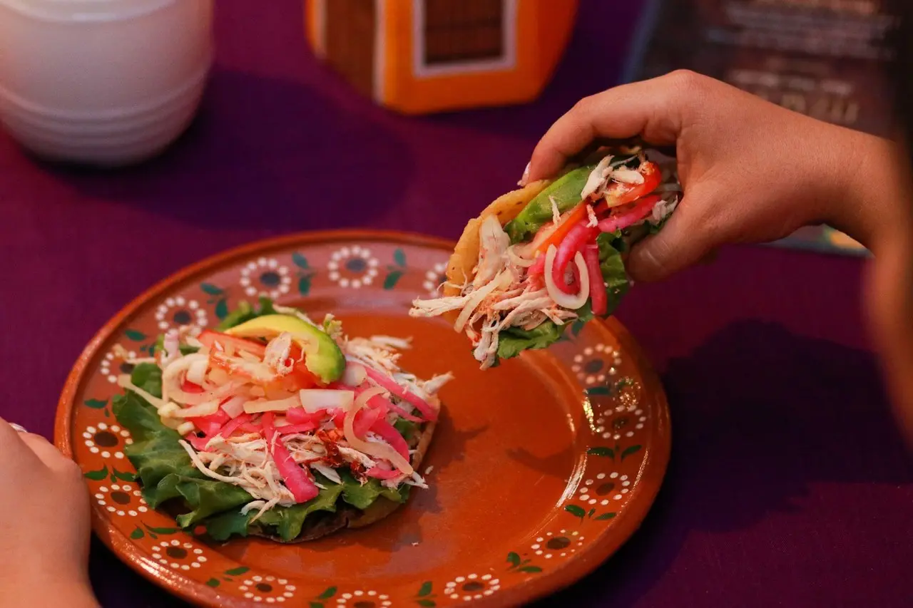 Los asistentes podrán probar este platillo preparado con pavo, relleno negro y hasta cochinita Foto: Ilustrativa