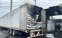 Tráiler con carbón se incendia y se consume media tonelada en Monterrey (VIDEO)