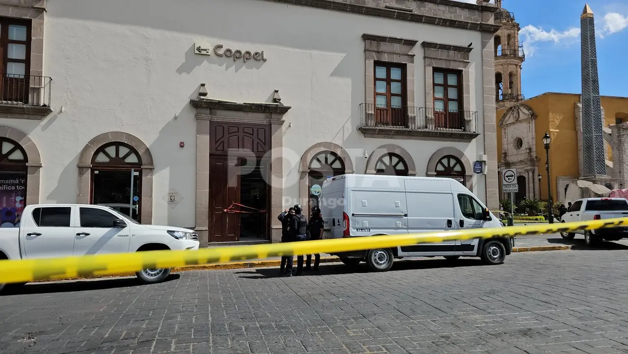 La sucursal 5 de Febrero de la tienda Coppel, fue donde se consumó el feminicidio de Eva Liliana. Foto: Luis Lozano.