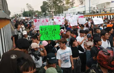 Marchan estudiantes del CCH Naucalpan, exigen justicia