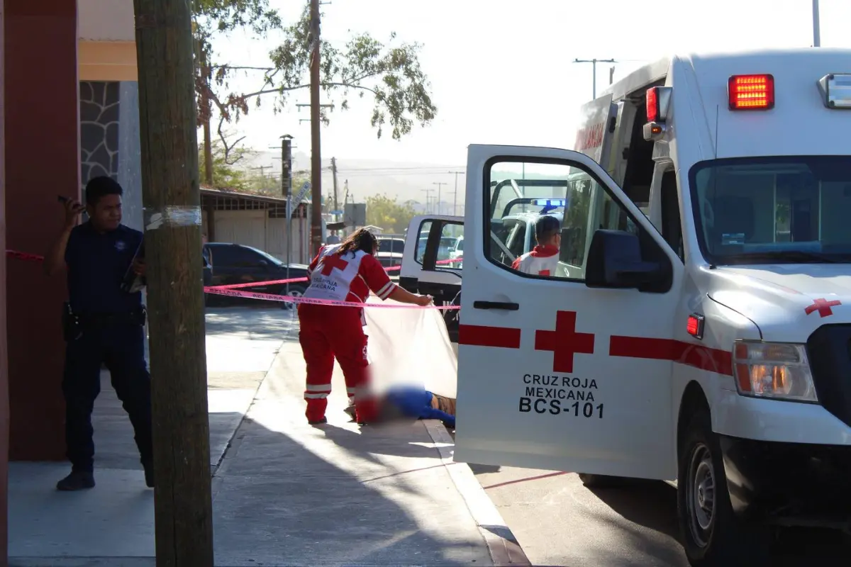 Muere hombre sobre la vía pública en San José del Cabo