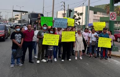 Bloquean para exigir medicamentos contra la hemofilia infantil en el IMSS Madero