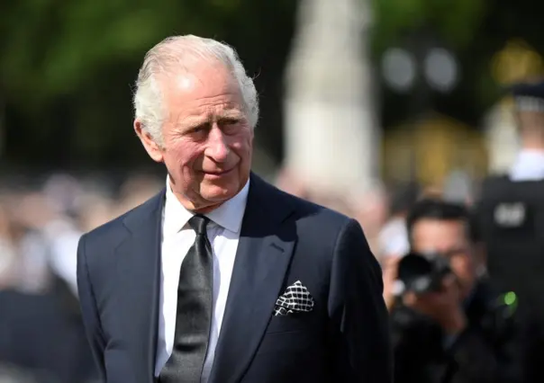 Pierde el rey Carlos III sentido del gusto por tratamiento contra el cáncer