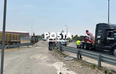 Precaución: Volcadura de tráiler tipo góndola en Tecámac