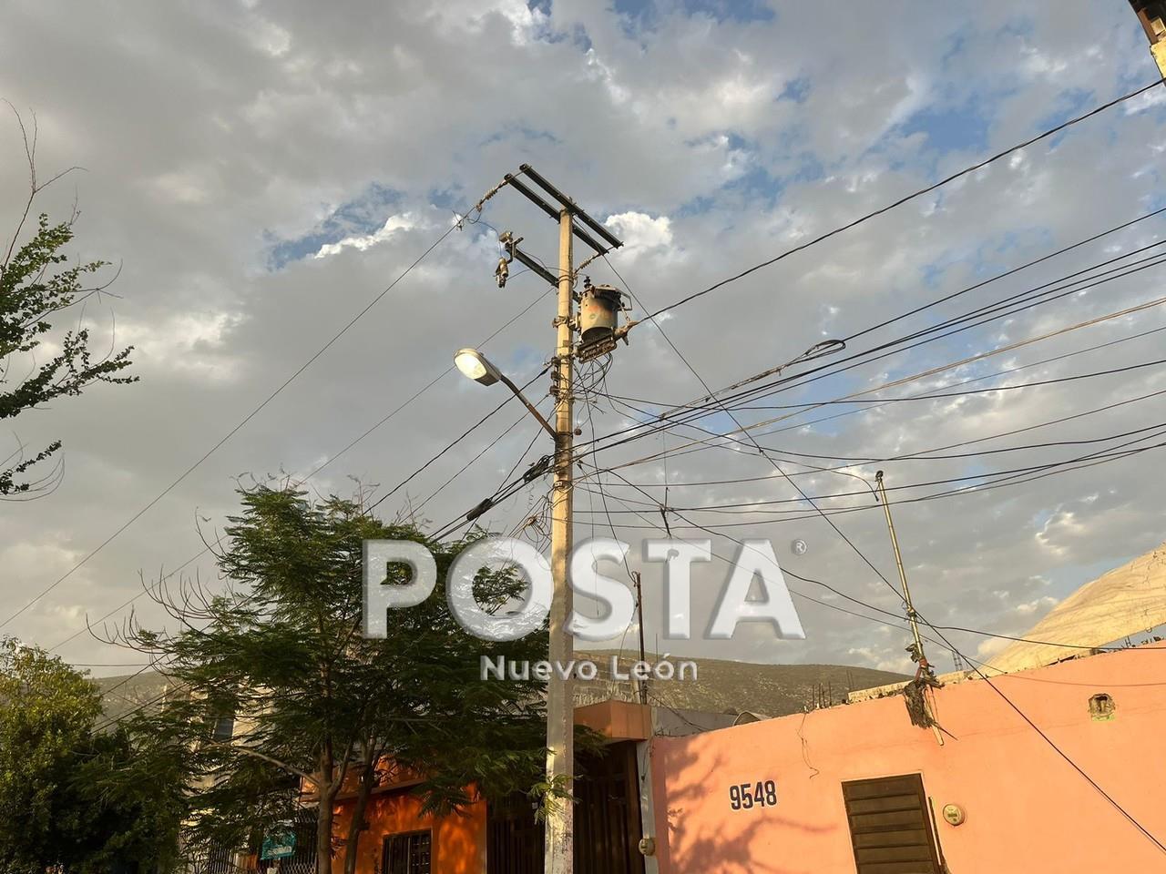 Debido a esto han decidido dormir en el patio, sacando sus colchones para mitigar el calor. Foto: POSTA.