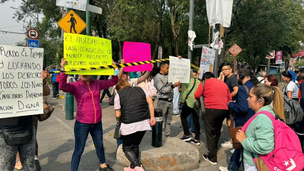 Bloqueo en Reforma: Padres exigen accesibilidad para hijos con discapacidad