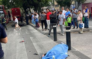 Muere motociclista arrollado por Metrobús, habría invadido carril confinado