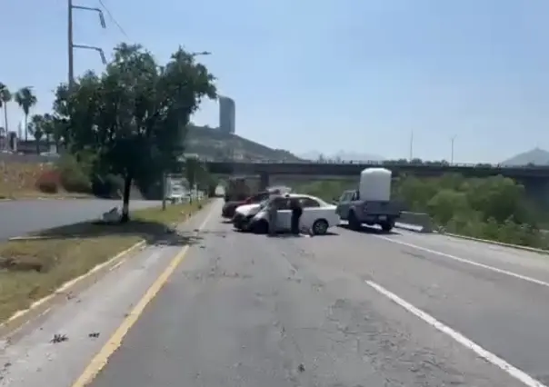 Choque deja un lesionado en el boulevard Antonio L. Rodríguez en Monterrey
