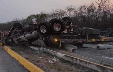 Fuerte volcadura mantiene cerrada por horas la vía Mérida- Campeche