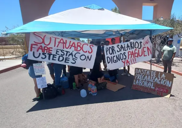 Cierran estudiantes de la UABCS bulevar Forjadores