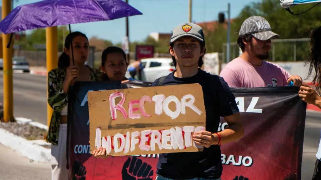 Protestan estudiantes de la UABCS a favor de huelga del personal administrativo