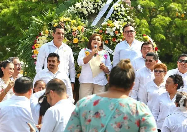 Conmemoran el Día del Maestro con ofrenda floral y guardia de honor