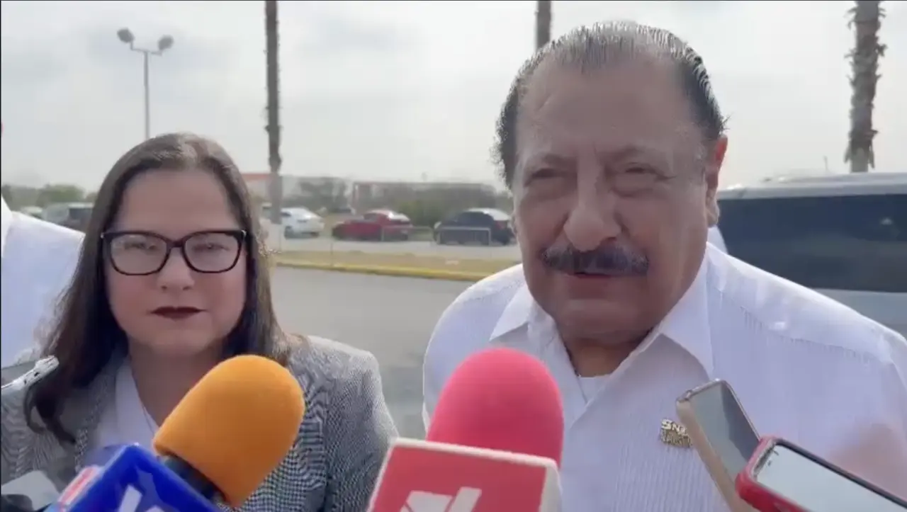 Arnulfo Rodríguez Treviño, secretario General de la Sección 30 del SNTE, se mostró feliz por el mensaje de apoyo del Presidente López Obrador en la mañanera. Foto: Perla Reséndez