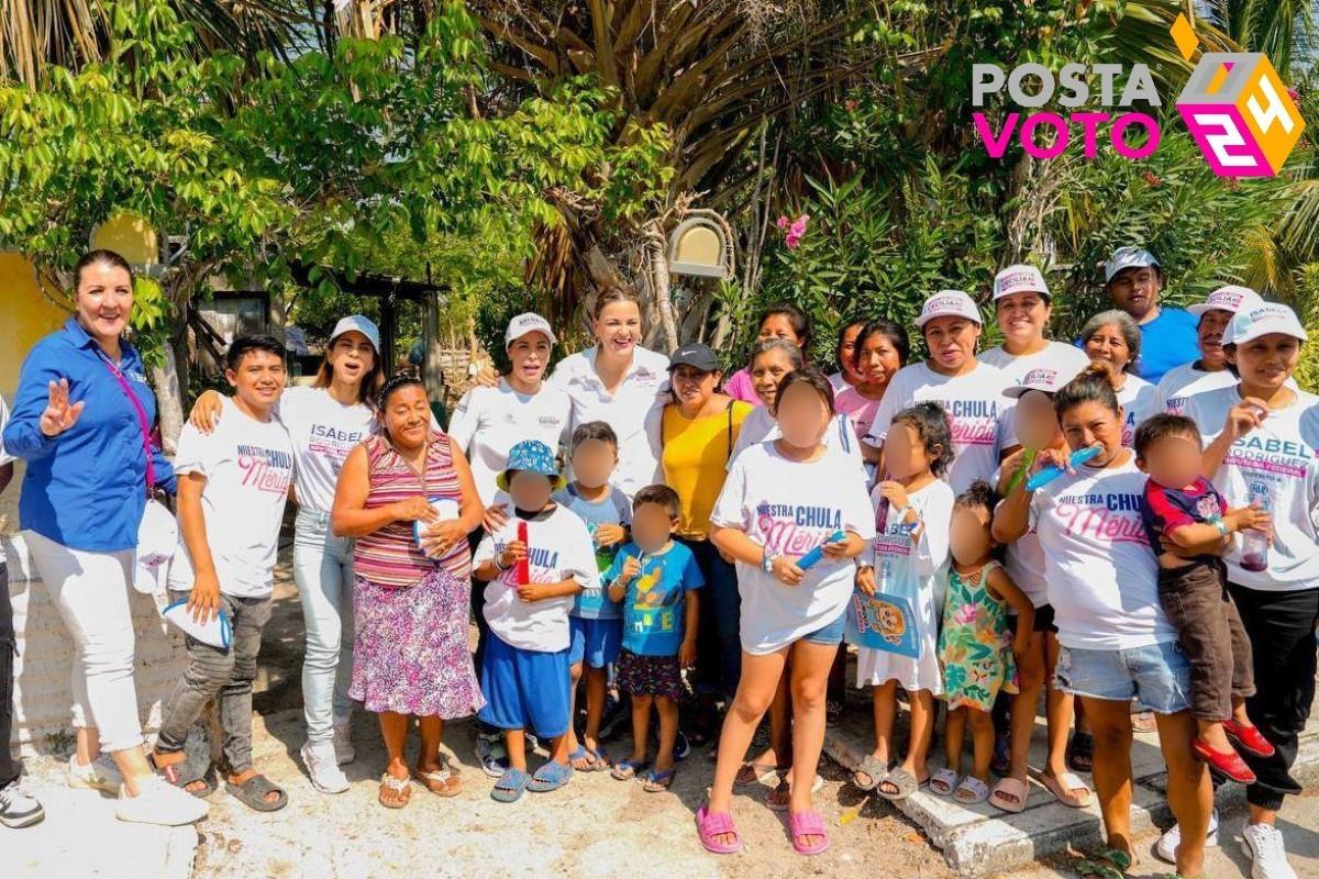 Cecilia Patrón con simpatizantes en Mérida Foto: X(Twitter) @CeciliaPatronL