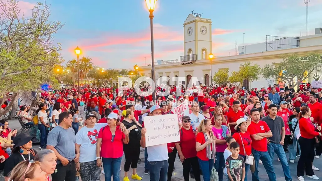 Marchan familias y estudiantes de Los Cabos en apoyo al magisterio