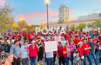 Marchan familias y estudiantes de Los Cabos en apoyo al magisterio