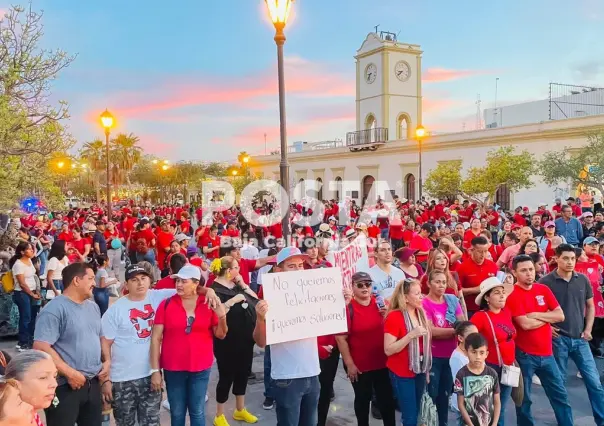 Marchan familias y estudiantes de Los Cabos en apoyo al magisterio