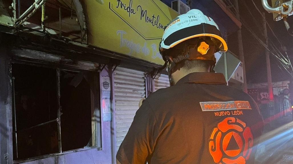 Incendio consume negocio de trajes de baño en Guadalupe