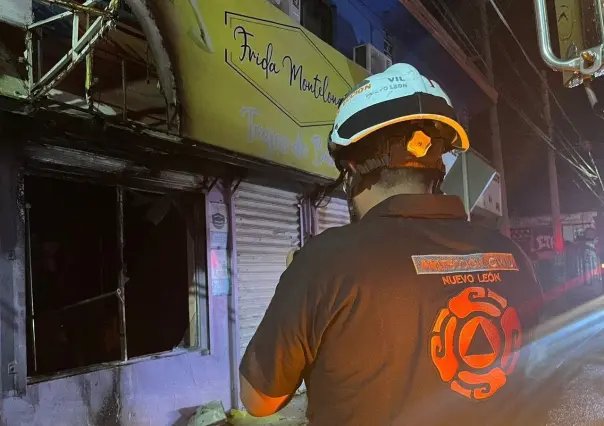 Incendio consume negocio de trajes de baño en Guadalupe