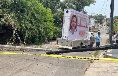 Derriba tres postes de cableado y provoca caos en colonia de Ciudad Madero