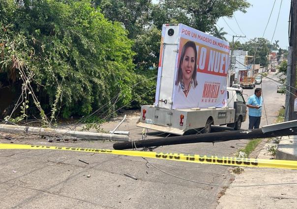 Derriba tres postes de cableado y provoca caos en colonia de Ciudad Madero