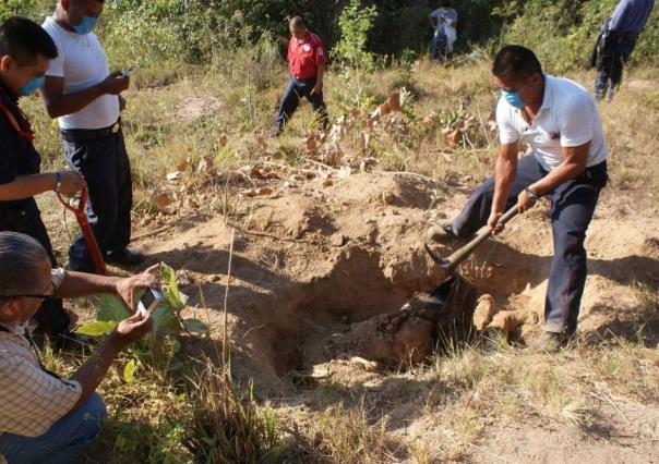 Descubren 10 cuerpos en fosas clandestinas de Colima