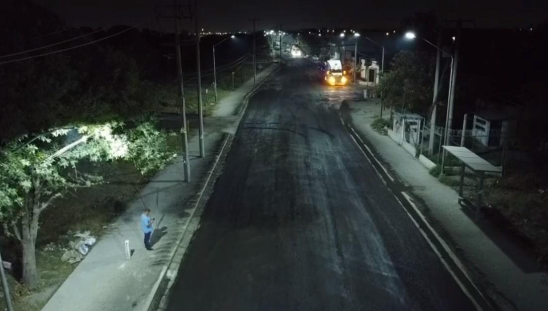 Obras de recarpeteo en avenida Gasoducto. Foto. Captura de Facebook César Garza