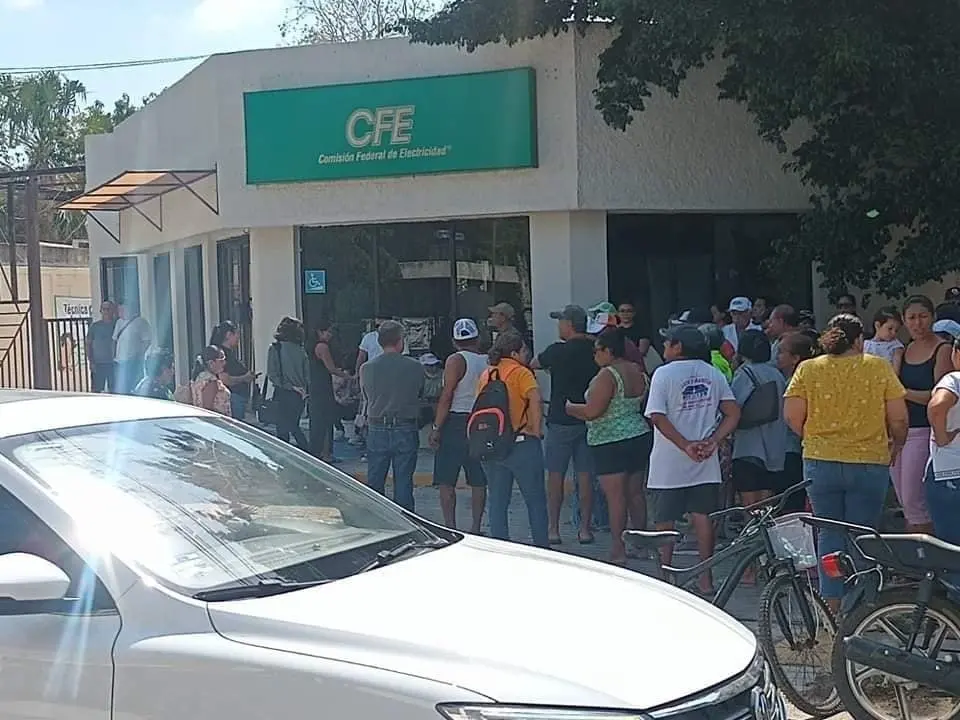 Los conkaleños se congregaron frente a las oficinas de la comisión  Fotos: Redes sociales