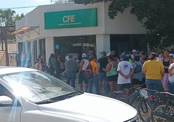 Vecinos de Conkal protestan para exigir a la CFE una solución a los apagones