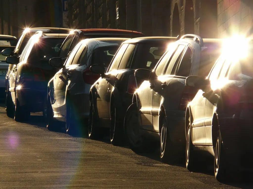 Los autos también tienen que recibir atención ante los pronosticos de altas temperaturas. Foto: Pixabay.