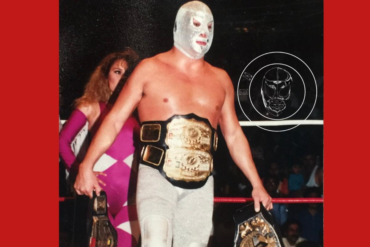 El Hijo del Santo sosteniendo el Campeonato Nacional Welter, Campeonato Nacional de Tríos ( Con Ángel Azteca y Súper Muñeco) Campeonato Mundial de Parejas NWA ( (Con Octagón )  Campeonato Mundial Welter UWA, Foto: X (Twitter) @ElHijodelSanto