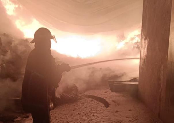 Se incendia fábrica de veladoras en San Martín Texmelucan, Puebla (VIDEO)