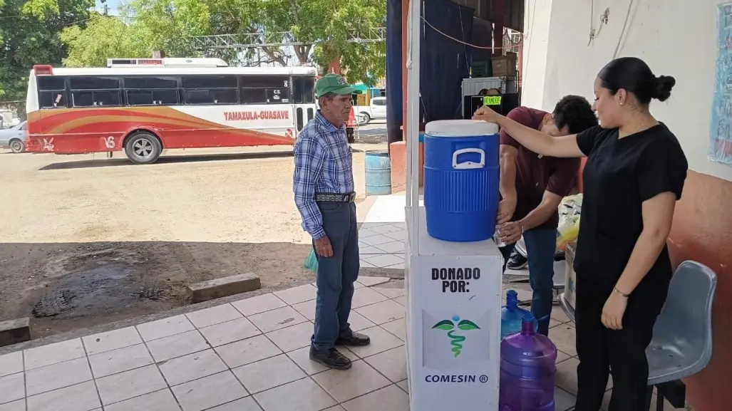 Instalan módulos de hidratación para prevenir golpes de calor en Sinaloa