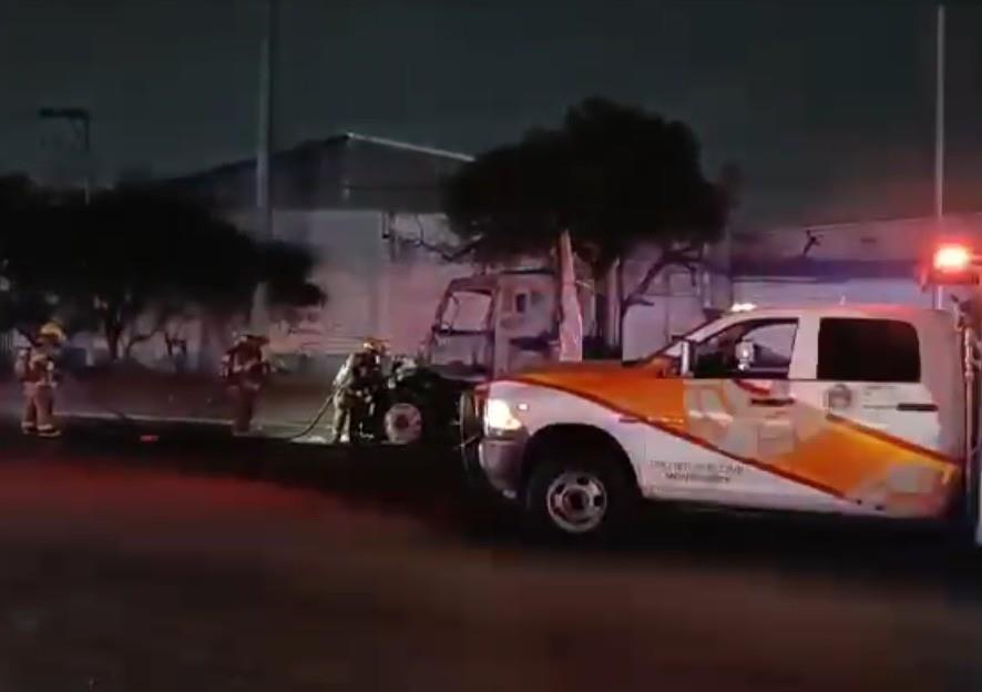 Se incendia tráiler en Monterrey