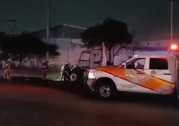 Se incendia tráiler en Monterrey