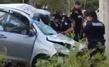 Accidente en el periférico de Mérida: Conductor prensado tras chocar con poste