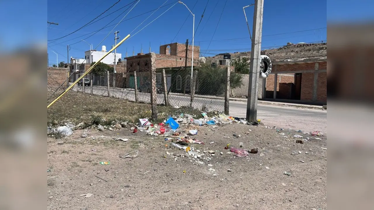 Ante la necesidad de tirar escombros, la ciudadanía puede llamar al 072 para que sean colocados en un lugar en donde no contaminen. Foto: Especial.