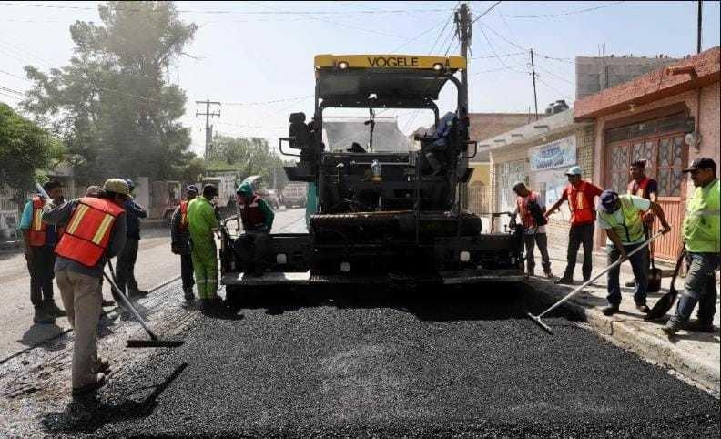 Supervisan autoridades recarpeteo en la zona centro de Saltillo